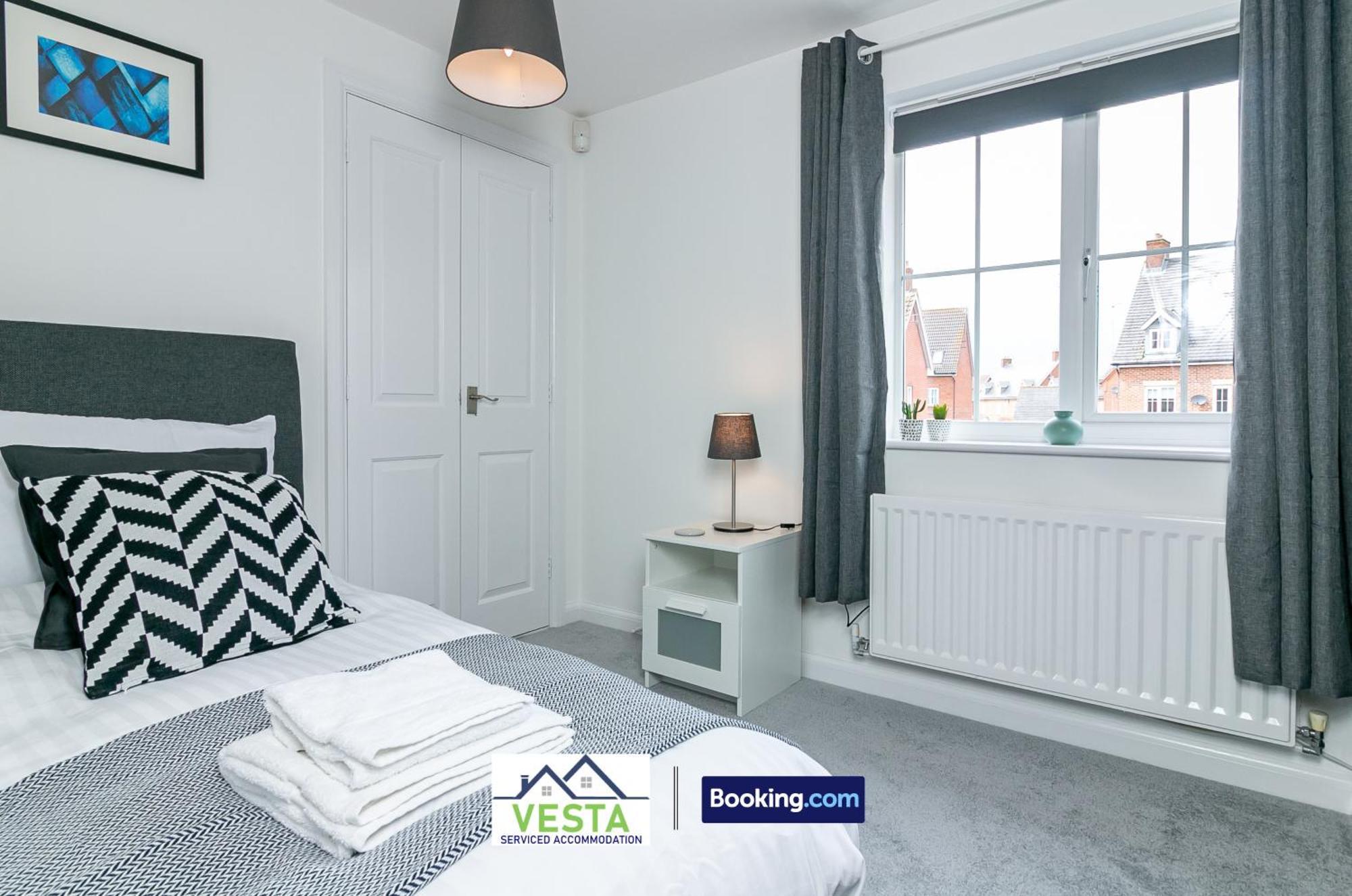 Three Bedroom Apartment By Vesta Serviced Accommodation & Short Lets Hatfield With Free Parking Exterior photo